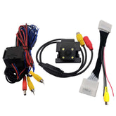 Bakkamera Mazda 2 14-21 tilbehør med kabelsystem og kameramodul til parkering og bakning.