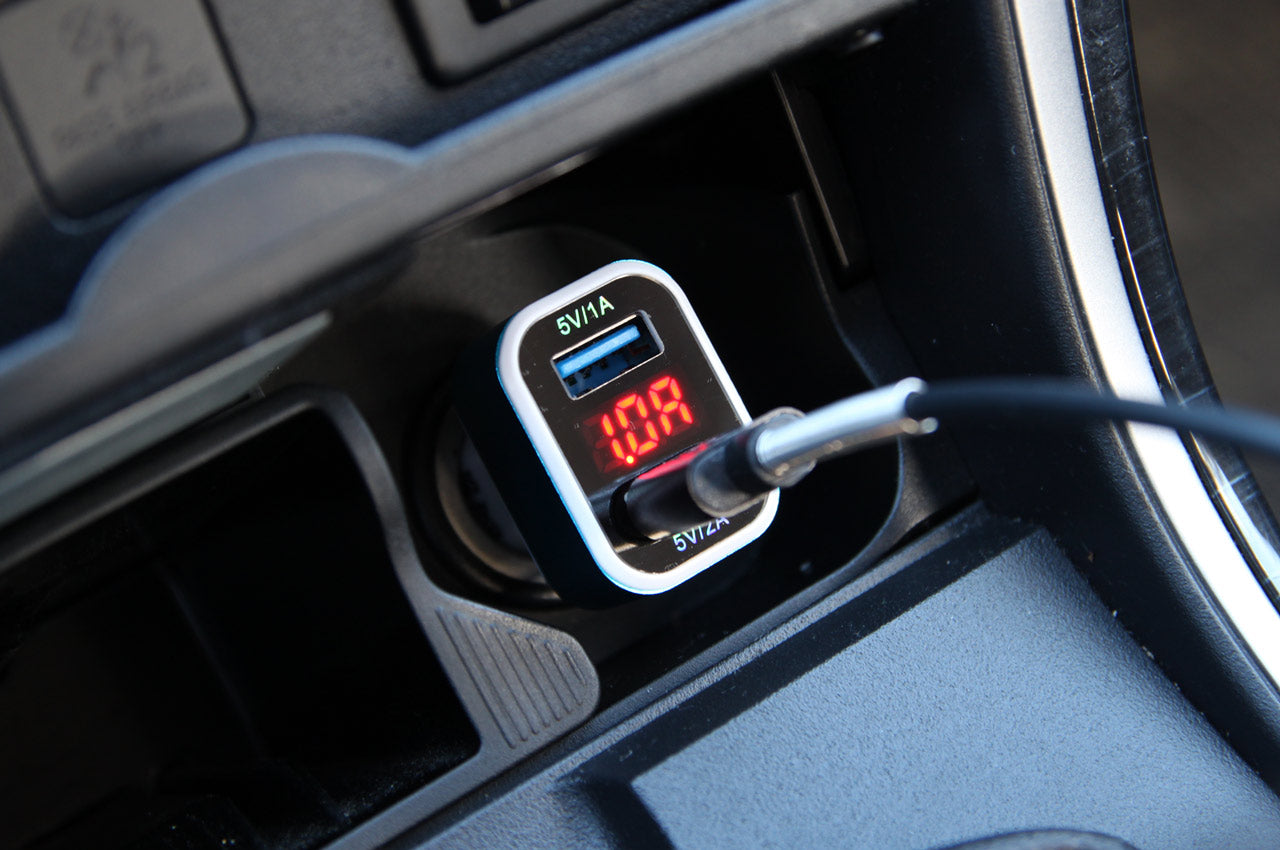 Φορτιστής αυτοκινήτου USB με οθόνη για 12/24 V