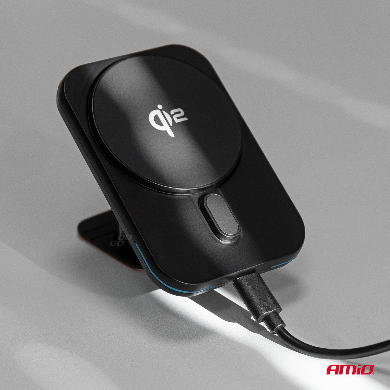 Magnetisk Qi2-billader monteret i bilen
