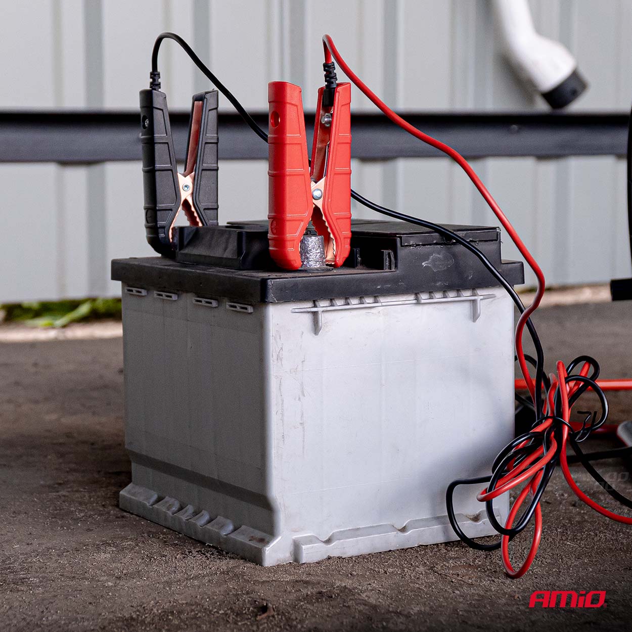 Digital 12/24 V batterioplader med display