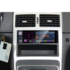 1-DIN 4,1" autoradio αυτοκινήτου με Bluetooth, USB και υποστήριξη κάμερας οπισθοπορείας, τοποθετημένο στην κεντρική κονσόλα του αυτοκινήτου με καθαρή οθόνη αφής.