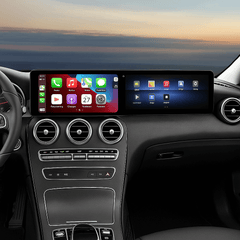 Mercedes A/CLA/GLA - 2x 12.3" scherm met Apple CarPlay en Android Auto in het interieur van de auto.
